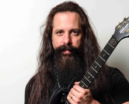 El 12 de julio de 1967 nació John Petrucci de Dream Theater