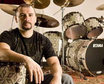 El 15 de julio de 1973 nació John Dolmayan de System of a Down