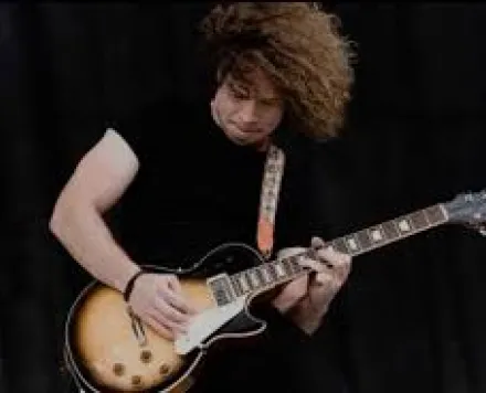 El 15 de julio de 1977 nació Ray Toro de My Chemical Romance