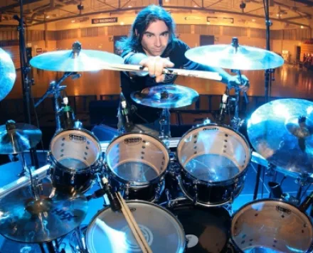 El 17 de julio de 1972 nació Jason Rullo de Symphony X.