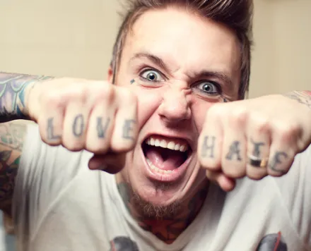 El 28 de julio de 1976 nació Jacoby Shaddix de Papa Roach
