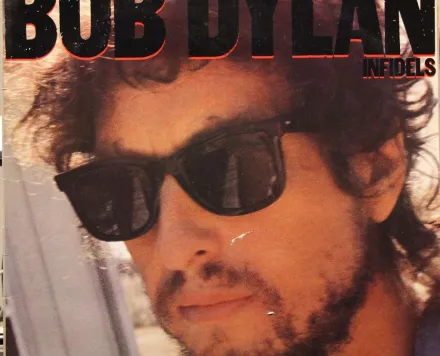 El 27 de octubre de 1983 Bob Dylan hizo el lanzamiento de su vigésimo segeso álbum de estudio.