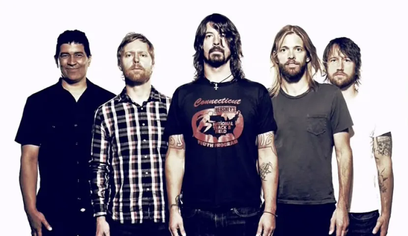 En fotografia Dave Grohl y la banda Foo Fighters