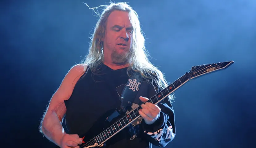 A los 49 años fallece Jeff Hanneman, guitarrista de Slayer A los 49 años fallece Jeff Hanneman, guitarrista de Slayer