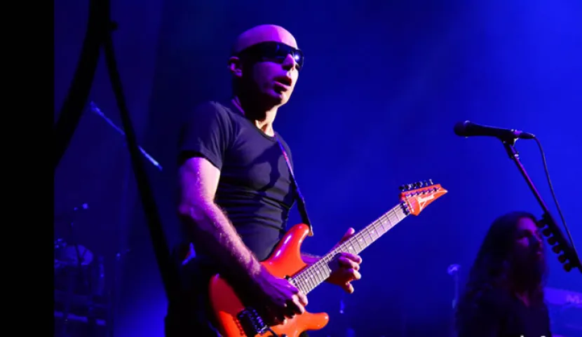 Joe Satriani en su concierto en Bogotá