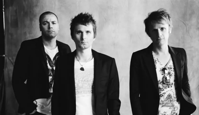 Muse estrena nuevo disco titulado "Drones"
