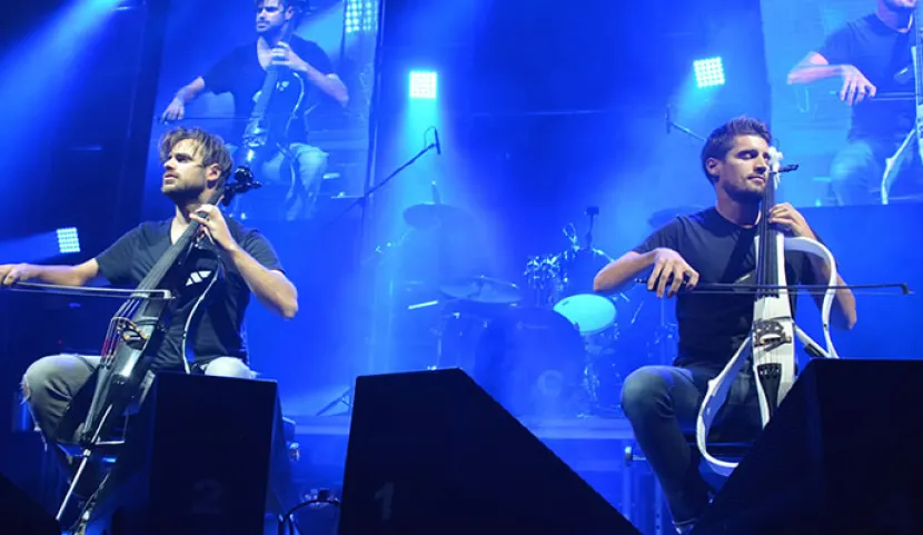 2Cellos en su presentación en Bogotá 2Cellos en su presentación en Bogotá