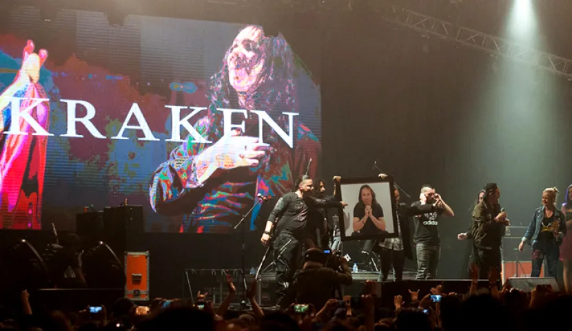 Condecoración de Kraken en el Dia de Rock Colombia