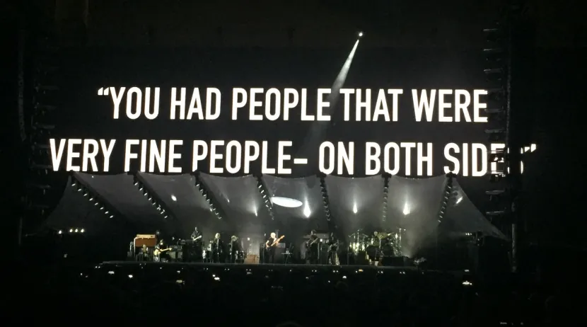 Roger Waters durante su show en Colombia