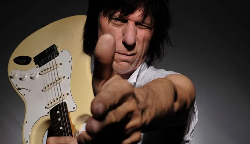 Jeff Beck de 71 años vuelve con un nuevo trabajo discográfico