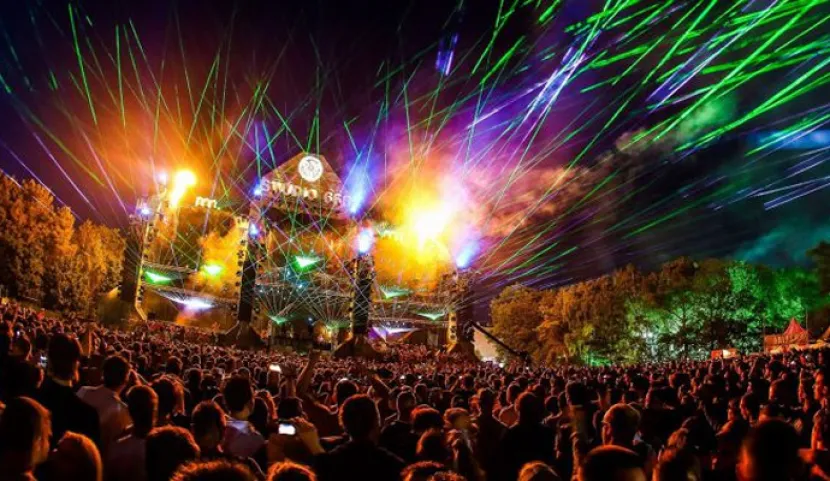 Del 14 al 18 de junio se realiza el festival Sonar Barcelona Del 14 al 18 de junio se realiza el festival Sonar Barcelona
