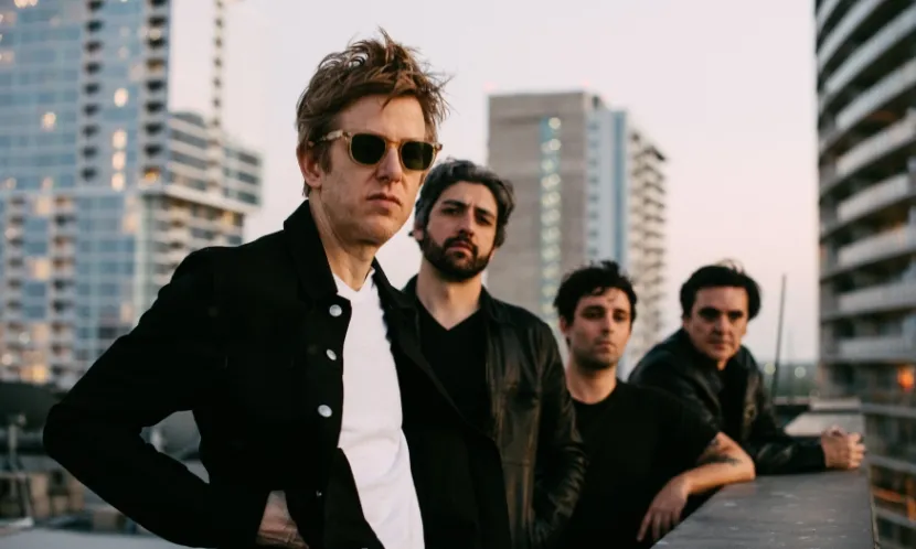 Spoon presenta una nueva canción versionando a David Bowie