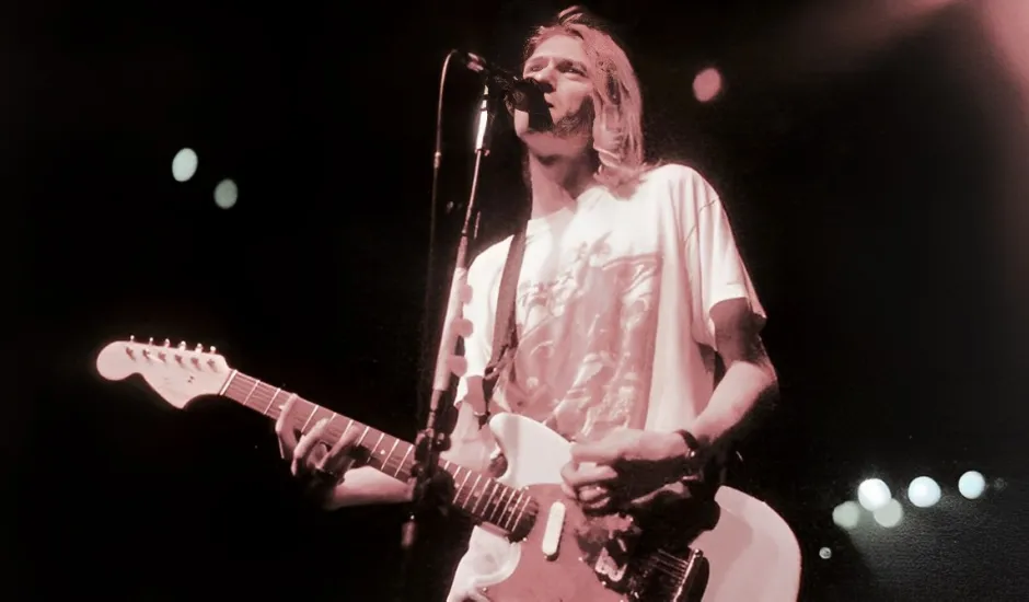 Kurt Cobain durante su último concierto el 1 de marzo de 1994