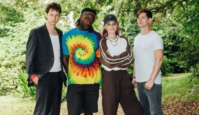 Bloc Party regresa a Colombia para celebrar los 20 años de “Silent Alarm”