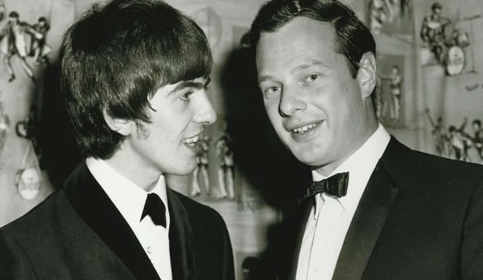 George Harrison y Brian Epstein, manager de The Beatles George Harrison y Brian Epstein, manager de The Beatles
