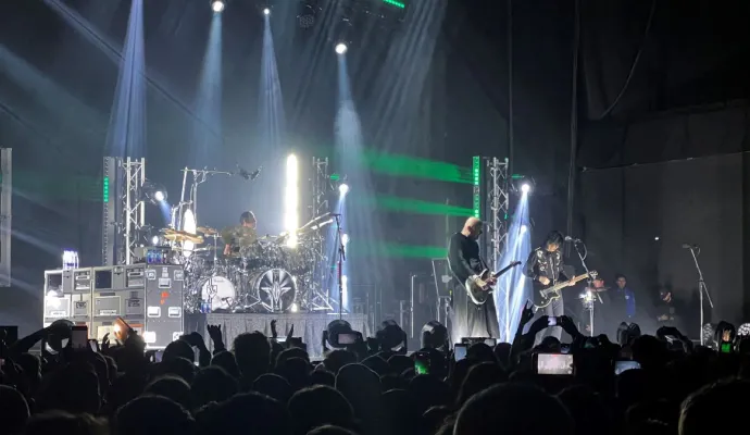 The Smashing Pumpkins durante su show en Bogotá